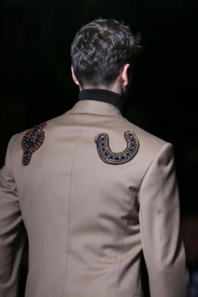 Look 20